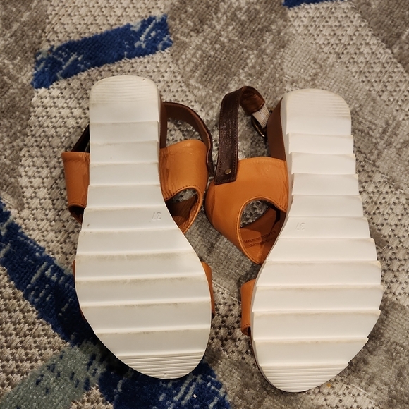 Bueno Fara Brown Sandals with White Soles Bought At Nordstrom Size 37 -  Us 6M - Picture 5 of 5